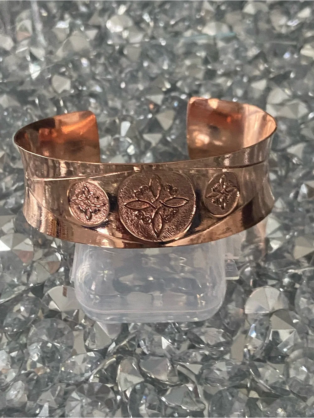 Copper cuff Bracelet w/ Embossed Witches Knot Protección & Frequency